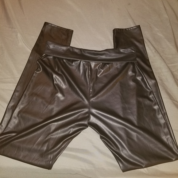 Leather look hi-waisted black leggings - Picture 1 of 2